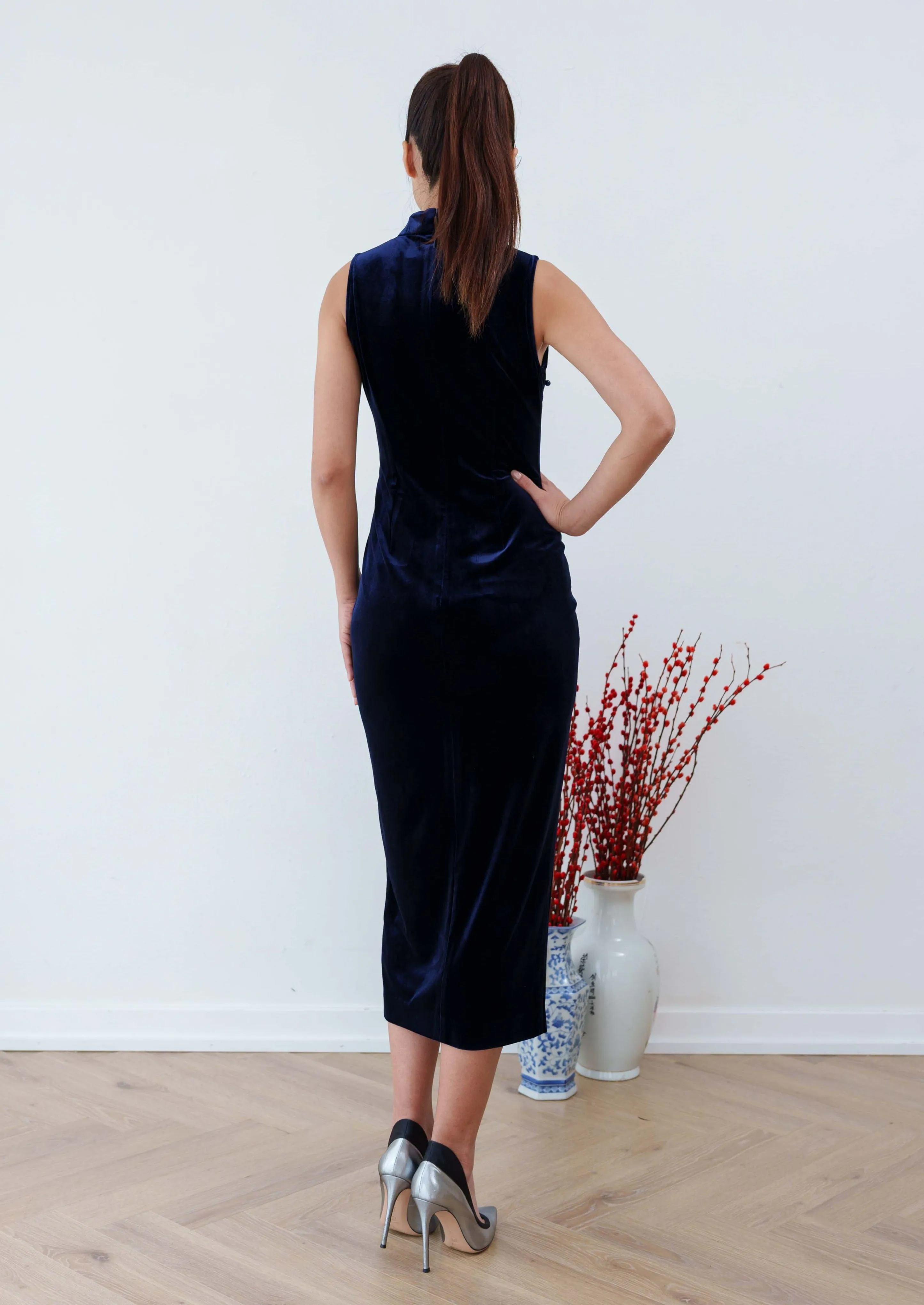 Plumbago Sleeveless Qipao (Dark Blue)