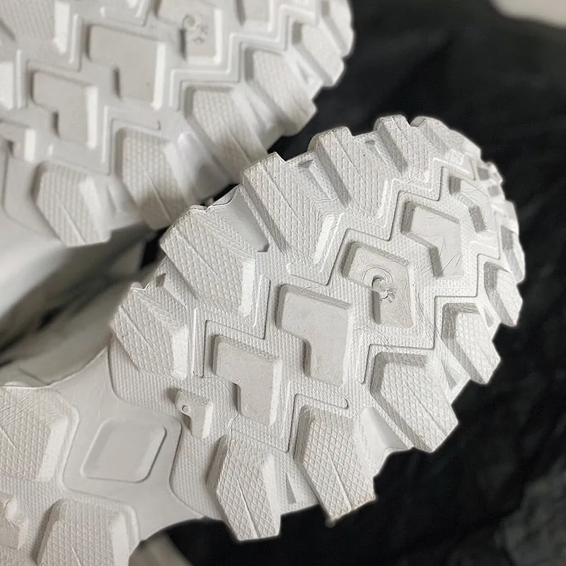 RM-11 Hiking Sneakers
