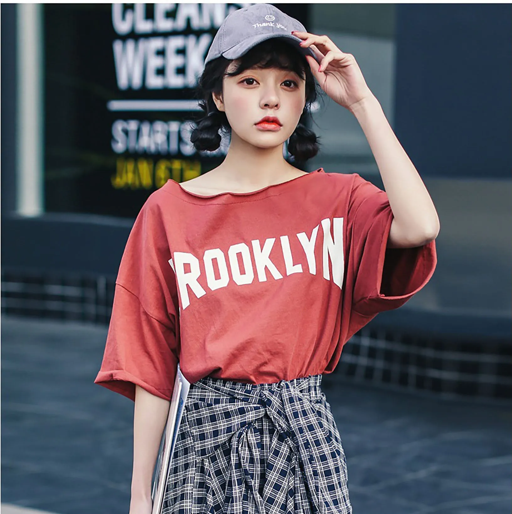 Round Collar Loose Brooklyn T-shirt